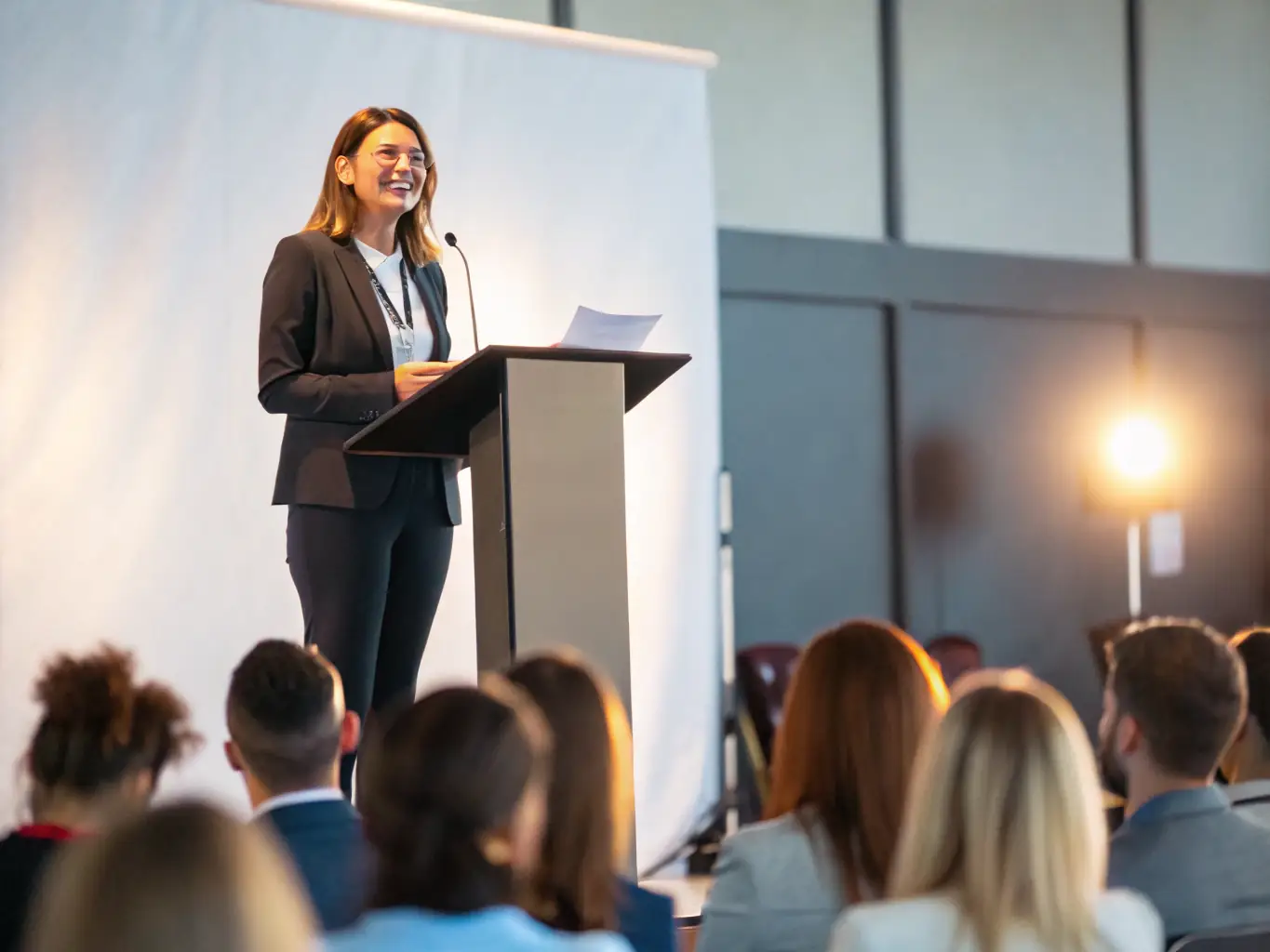 A person confidently speaking in front of an audience, symbolizing overcoming phobias through hypnotherapy.